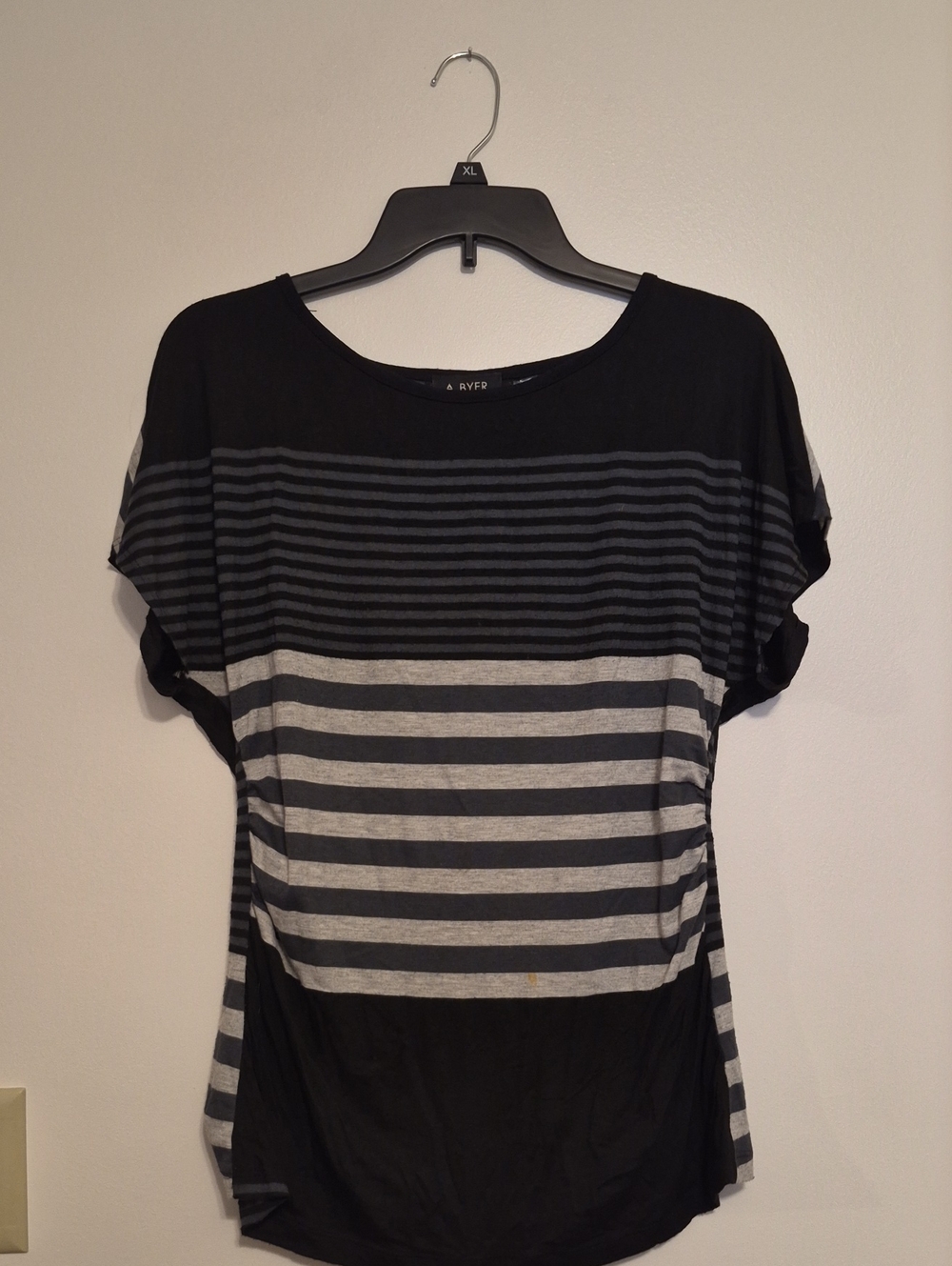 A. Byer Black and Gray Striped Women’s Short Sleeve Top SZ L